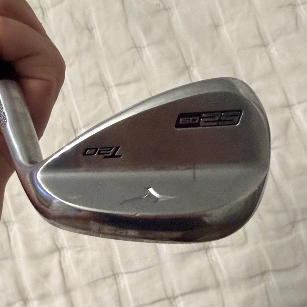 Mizuno Silver Golf Iron